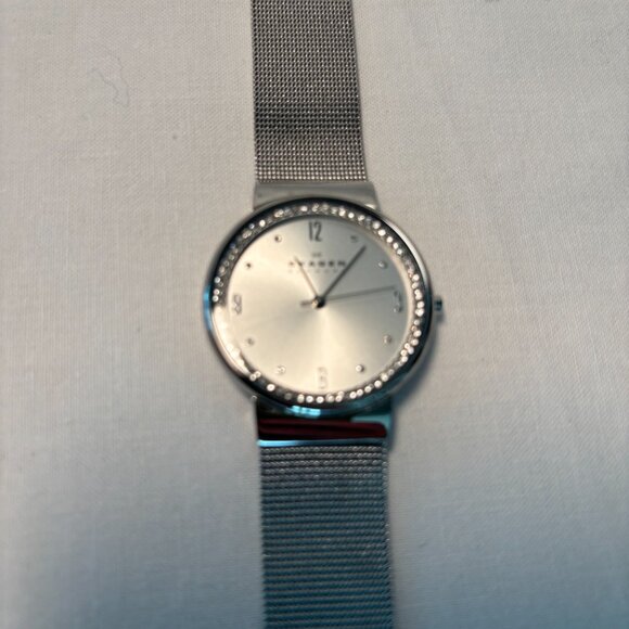 Skagen Silver Mesh Band Watch Minimalist Cream Face Unisex Timepiece - Picture 3 of 8